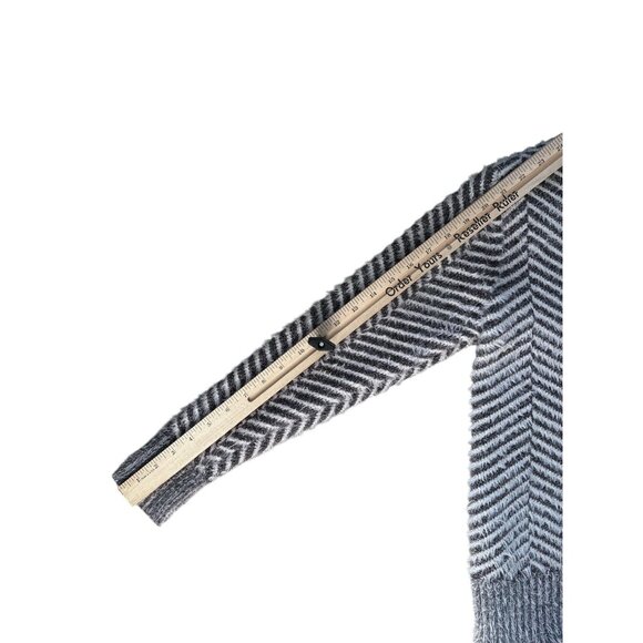 Cocobleu Sweater Womens Small Gray Chevron Button Front Fuzzy Cardigan Boxy - Picture 6 of 8